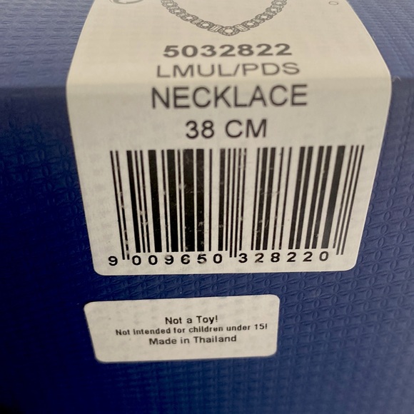 Swarovski Necklace with crystals in stunning variety of blue shades. - Picture 5 of 7